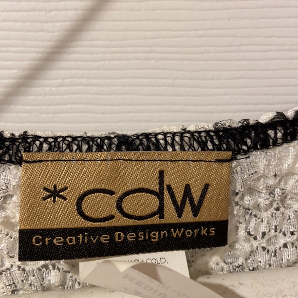 CDW White & Black Floral Stretchy Top Size M - Picture 4 of 10